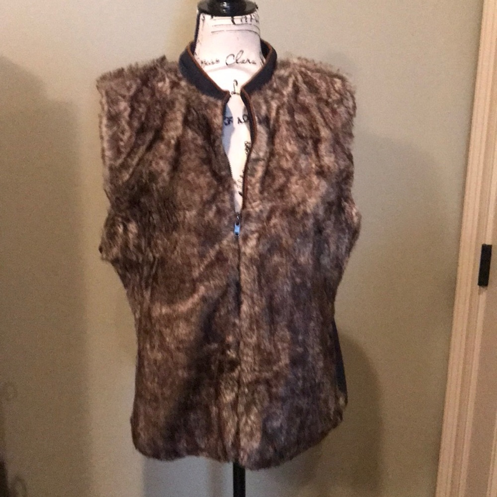Cute vest that is perfect for this winter season.